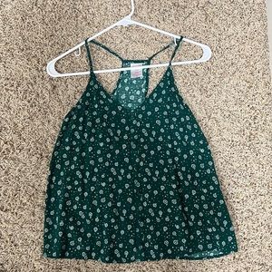 Adorable green r top!!